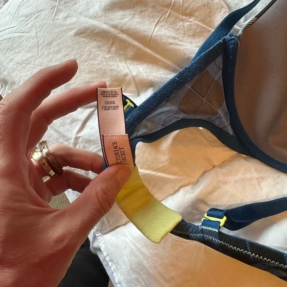 Victoria’s Secret Perfect Coverage bra 32DD - Picture 6 of 6